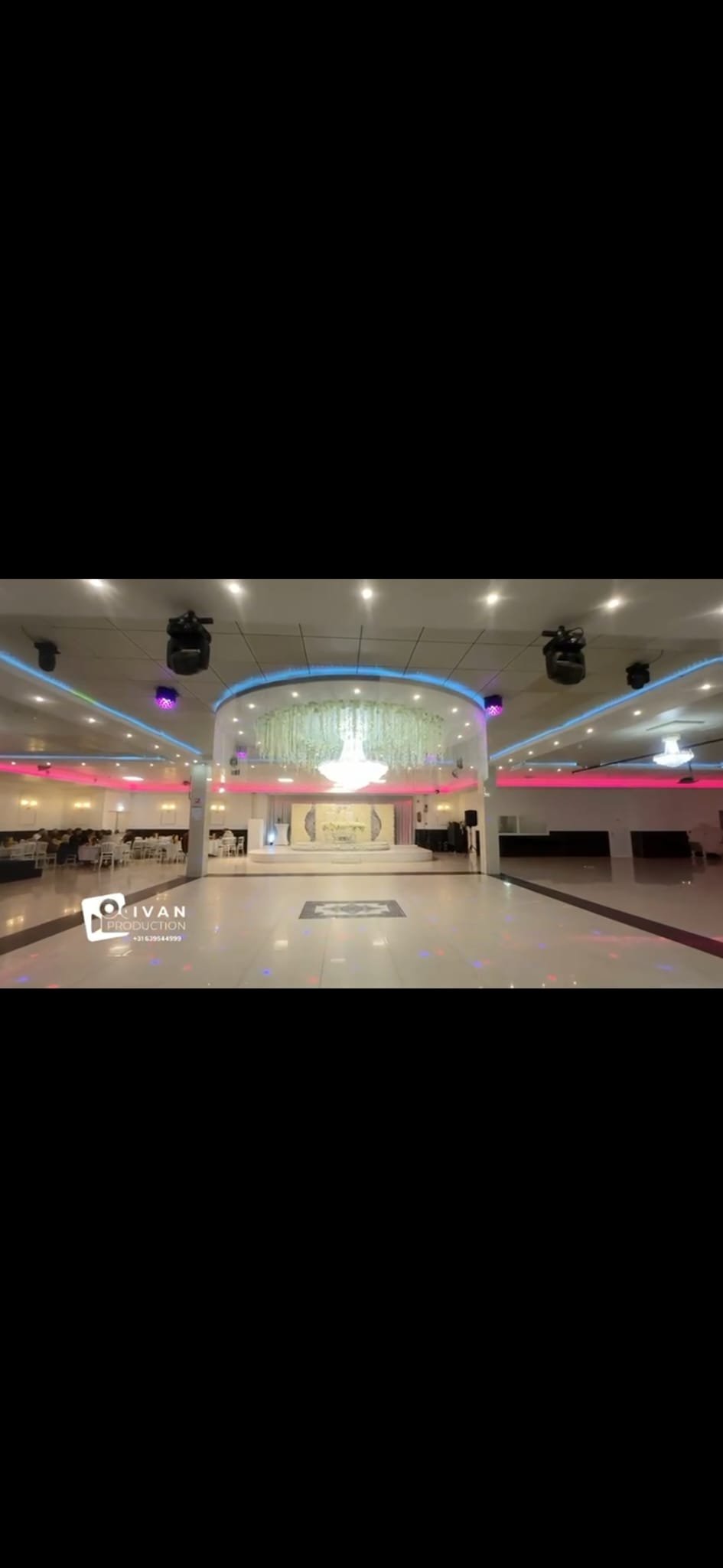 Grote dansvloer en podium in Partycentrum Elegance Lelystad